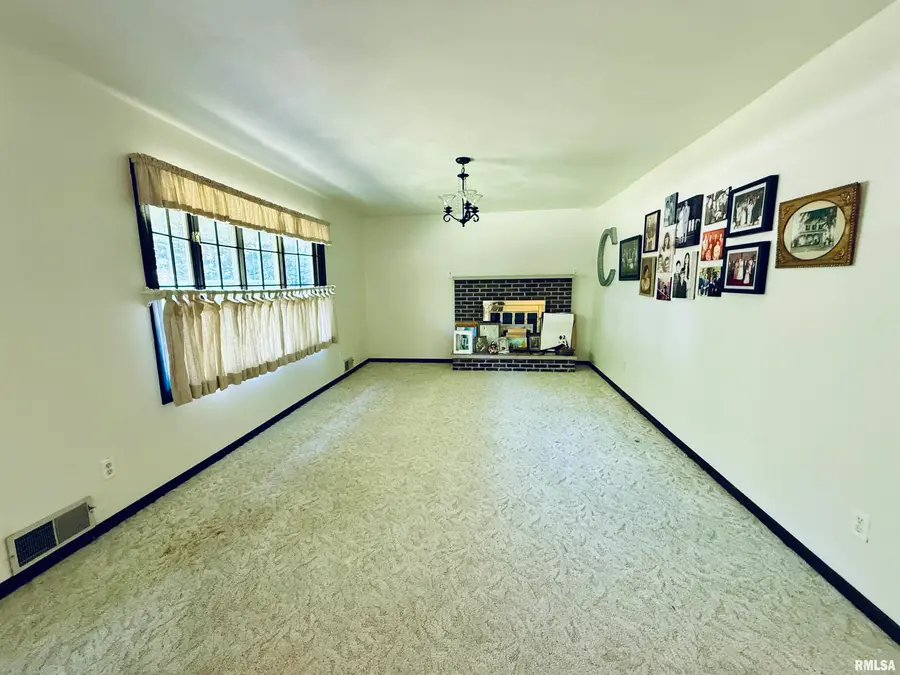 1533 Hickory Point Road, Metamora, IL 61548 - #2