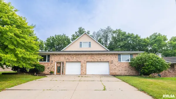 2424 Maywood Avenue, Pekin, IL 61554