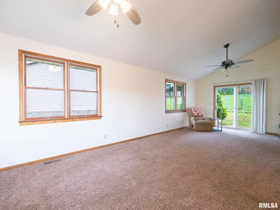 2424 Maywood Avenue, Pekin, IL 61554 - #3