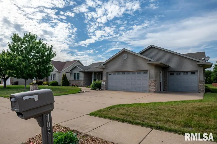 709 Buckhaven Street, Pekin, IL 61554 - #3