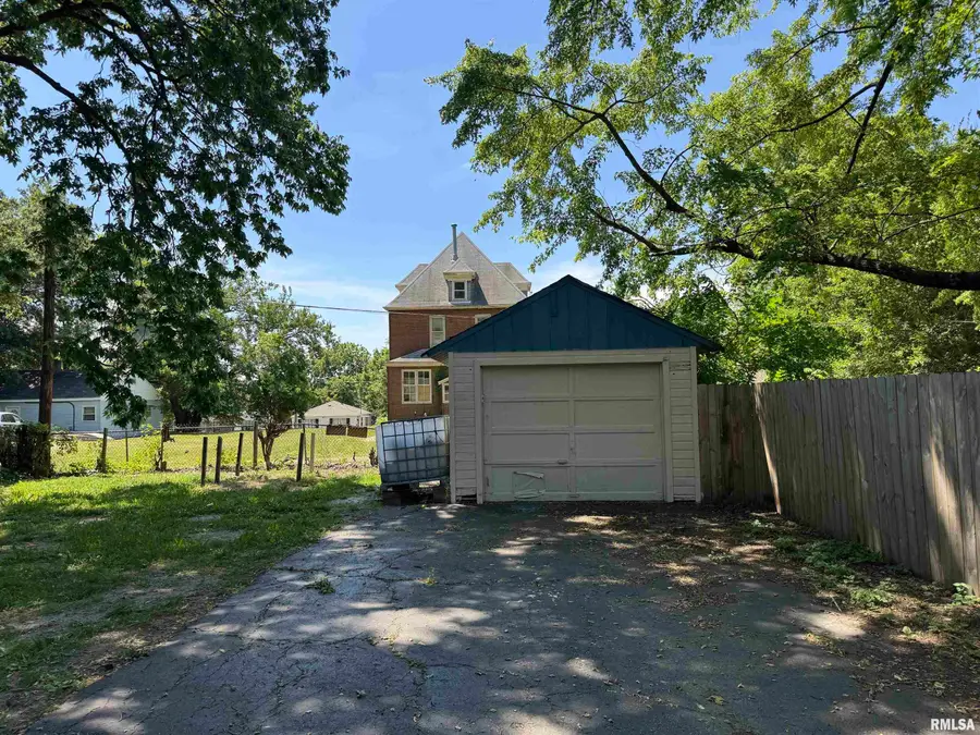 724 E Behrends Avenue, Peoria, IL 61603 - #2