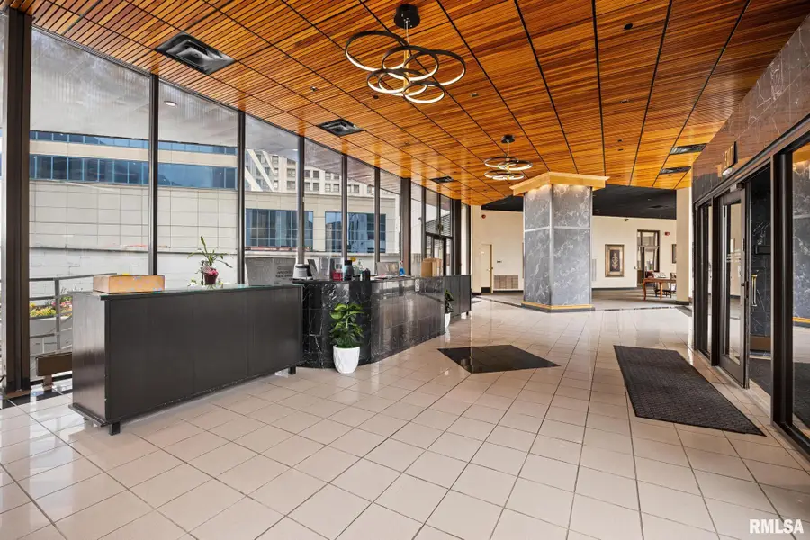 123 SW Jefferson Avenue #E6A, Peoria, IL 61602 - #3