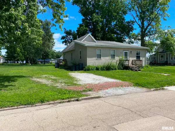 1019 E Walnut Street, Canton, IL 61520