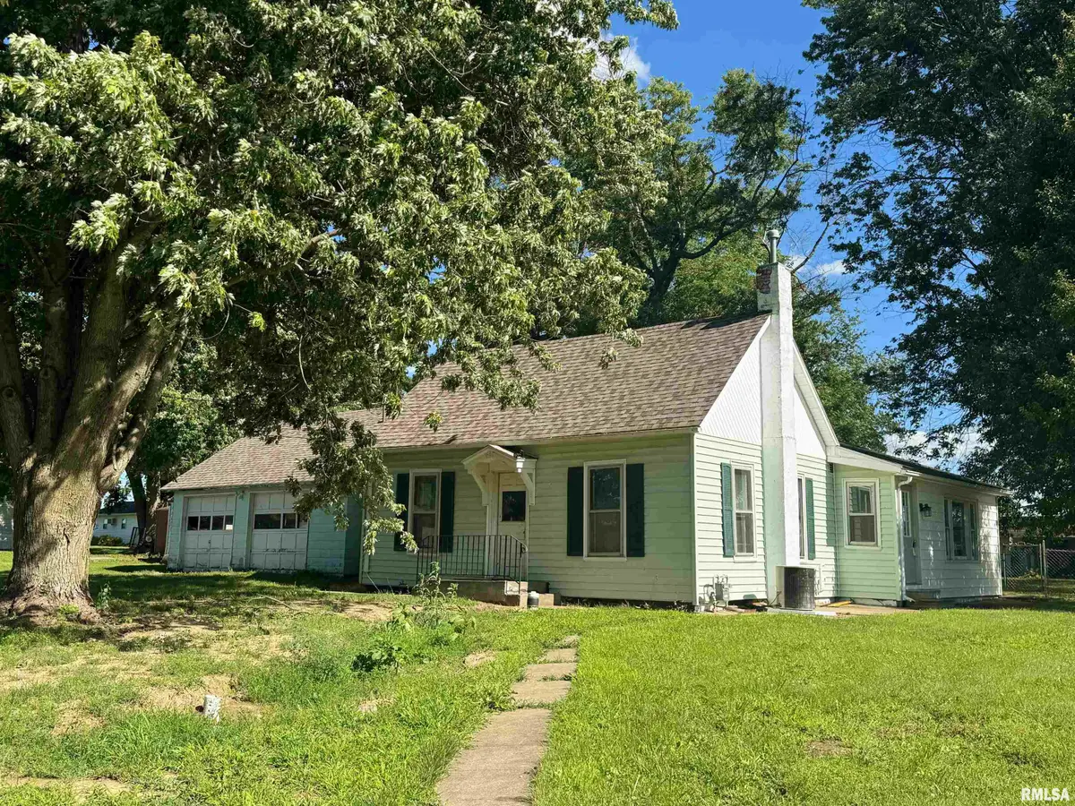 647 E Monroe Street, Cuba, IL 61427 - #1