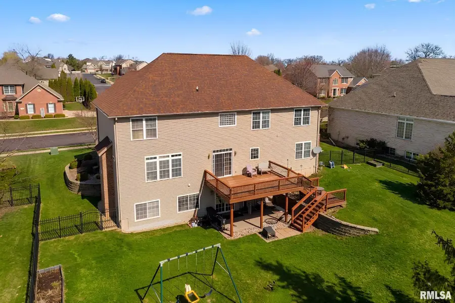 5900 W Eaglecreek Drive, Peoria, IL 61615 - #3