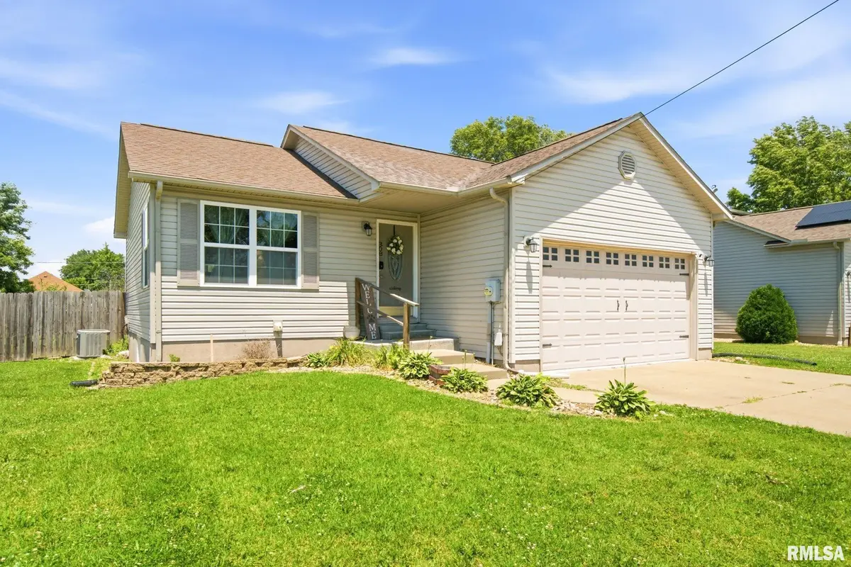 308 W Florence Street, Sesser, IL 62884-1513 - #1