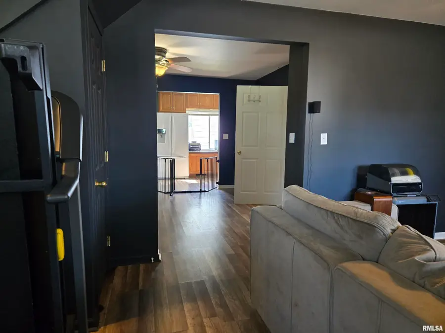 165 E Penn Avenue, Roseville, IL 61473 - #2