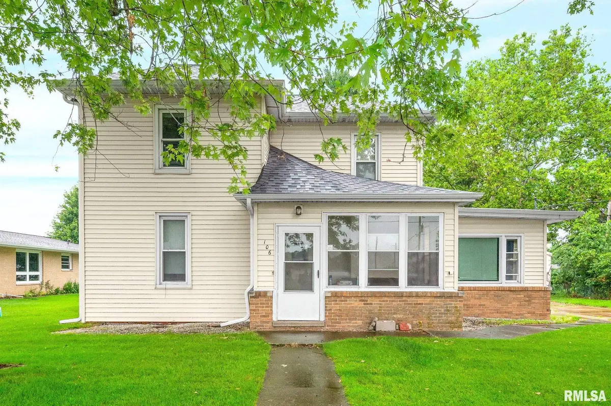 106 W Lincoln Street, Roanoke, IL 61561 - #1