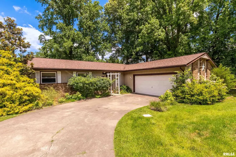 515 E Clark Trail, Herrin, IL 62948 - #2