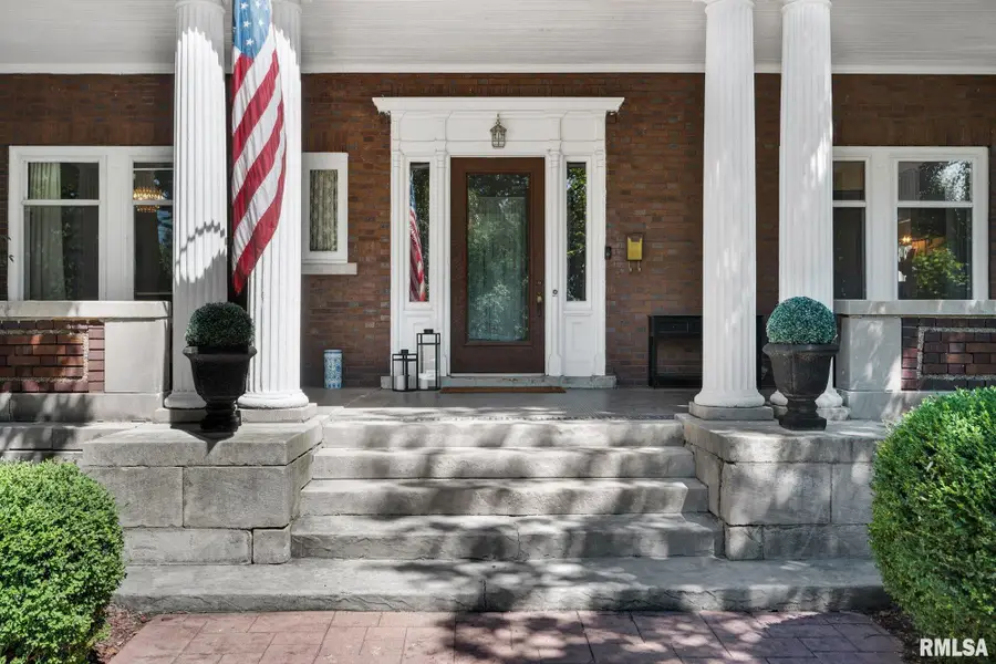 423 W High Street, Peoria, IL 61606 - #2