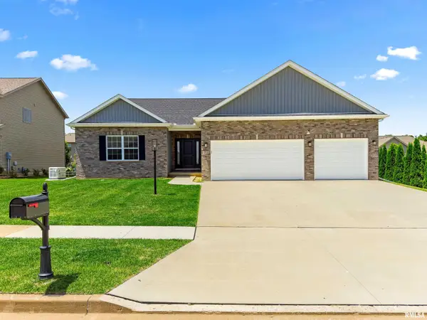 1700 Rustic Oak Drive, Washington, IL 61571