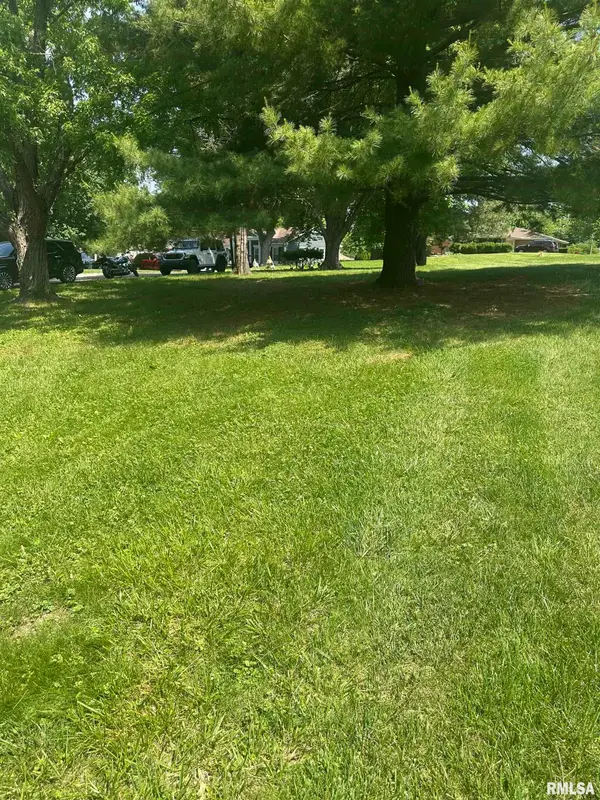 205 Burning Tree Drive, Pekin, IL 61554