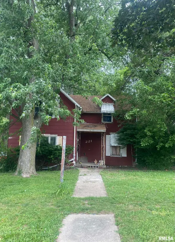 221 W Pine Street, Canton, IL 61520
