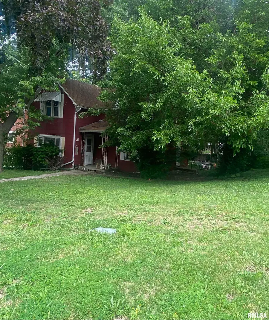 221 W Pine Street, Canton, IL 61520 - #2