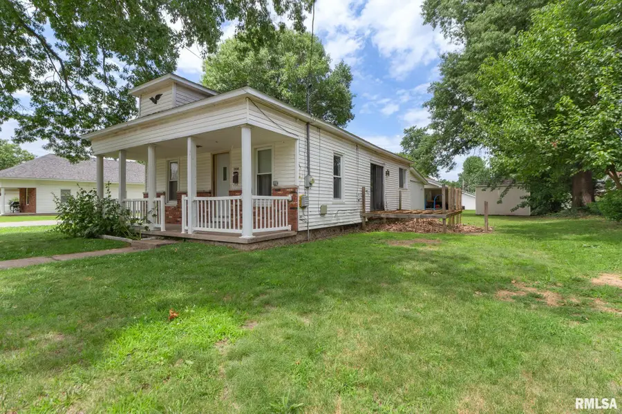 1308 W Walnut Street, Marion, IL 62959 - #2