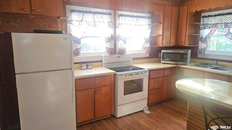 351 W Walnut Street, Canton, IL 61520 - #3