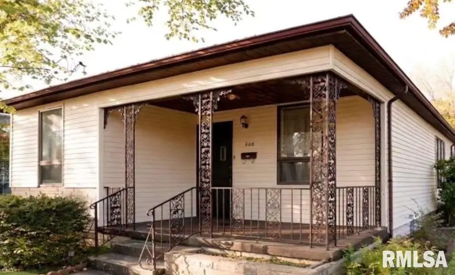 806 E Boulevard Street, Marion, IL 62959 - #3