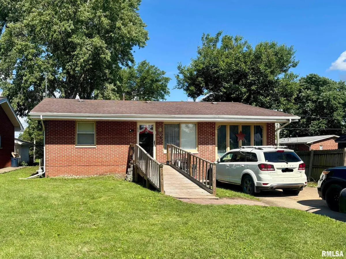 535 N 12th Avenue, Canton, IL 61520 - #1