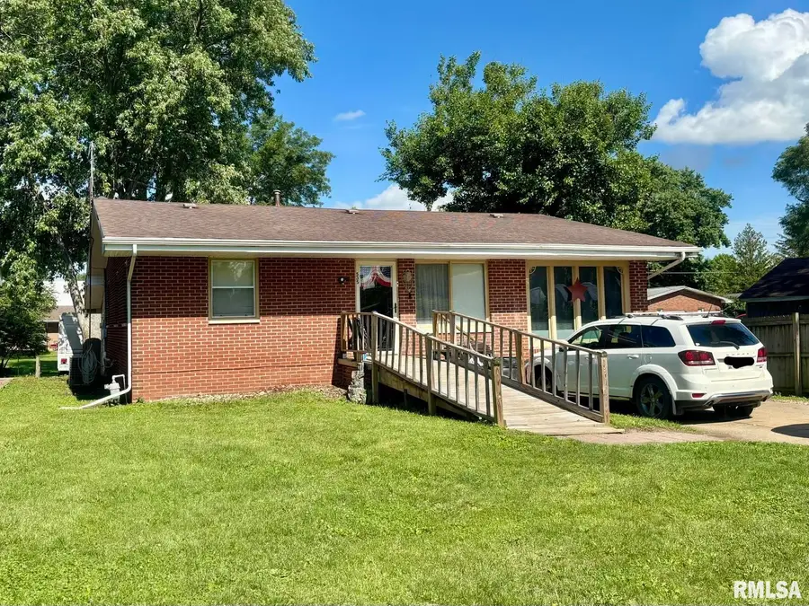 535 N 12th Avenue, Canton, IL 61520 - #2