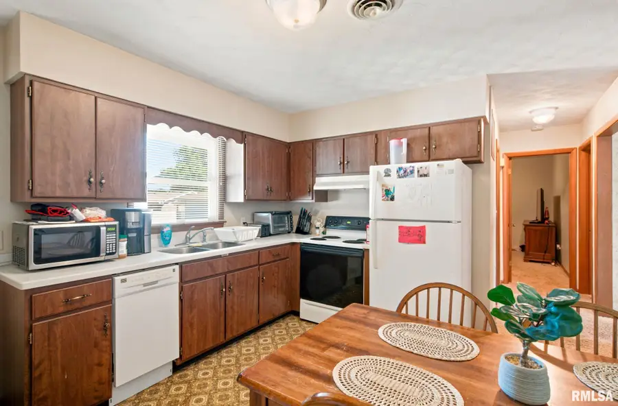 1304 N Fair Street, Marion, IL 62959 - #3