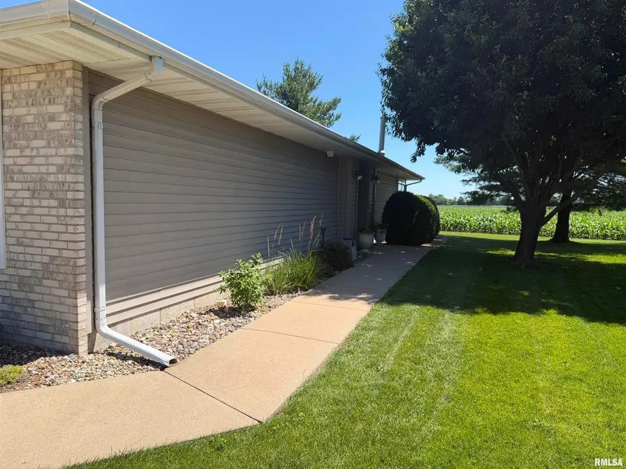 1064 Willow Road, Macomb, IL 61455 - #2