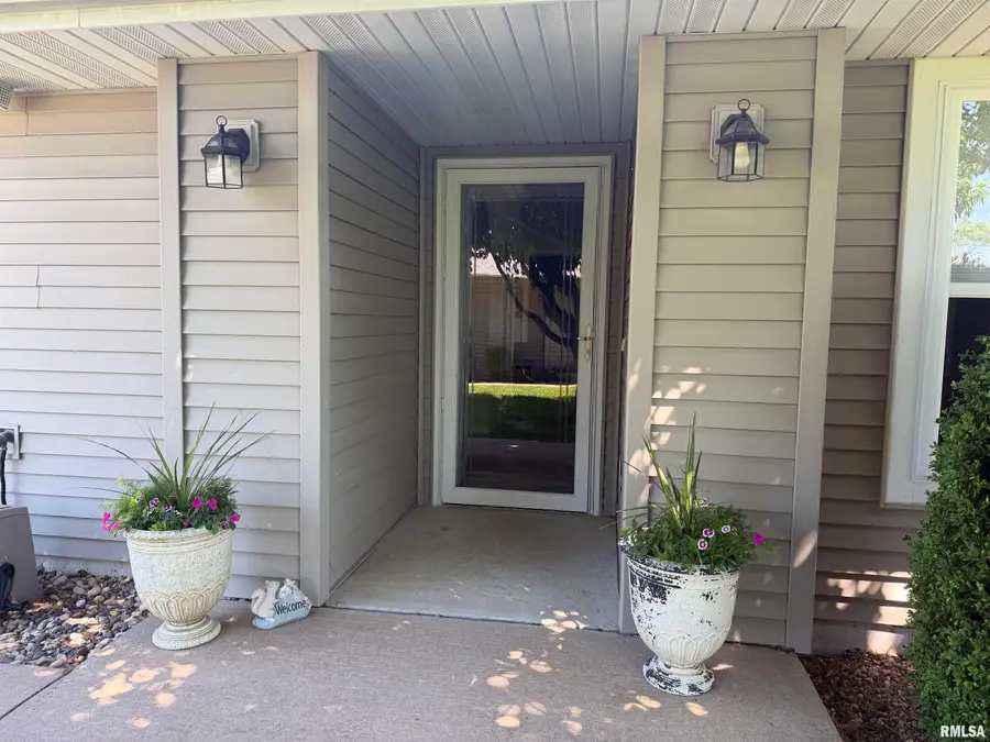 1064 Willow Road, Macomb, IL 61455 - #3