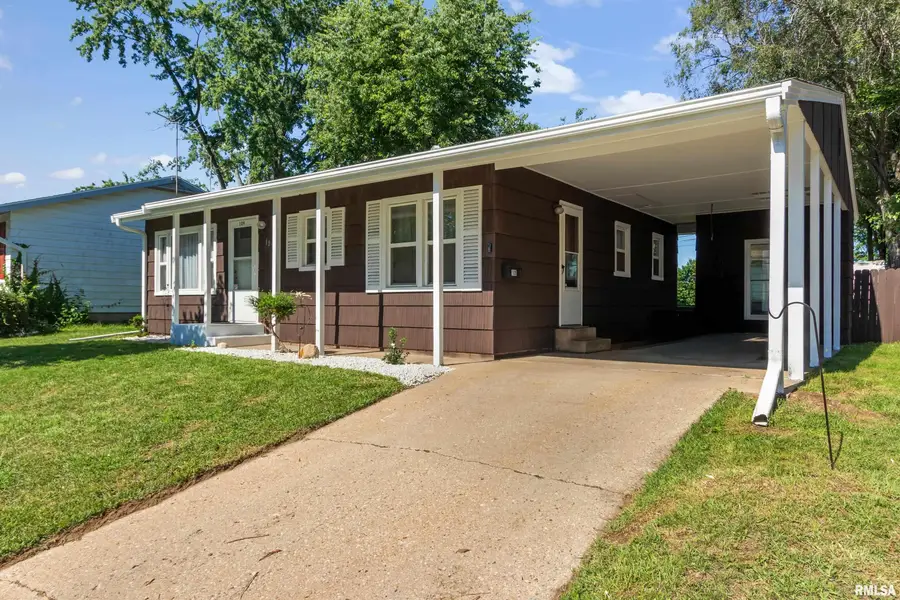 109 N 19th Street, Pekin, IL 61554 - #2
