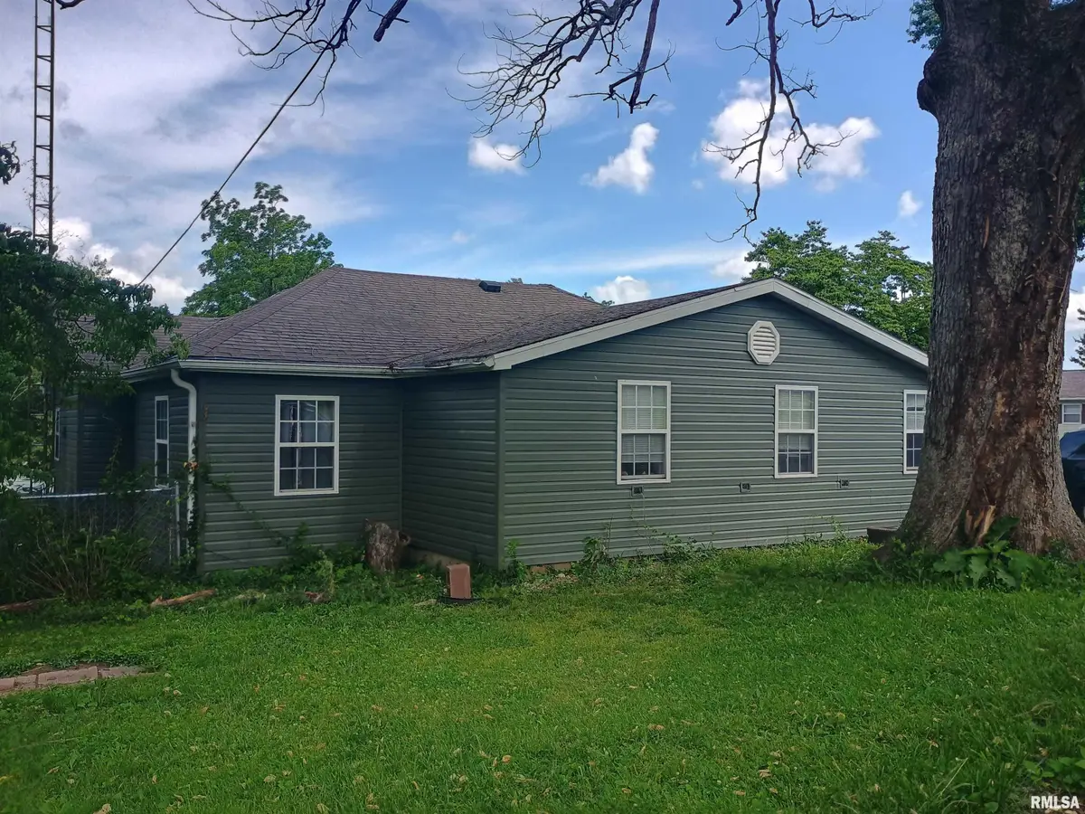 1803 Vandalia Street, Hillsboro, IL 62049 - #1