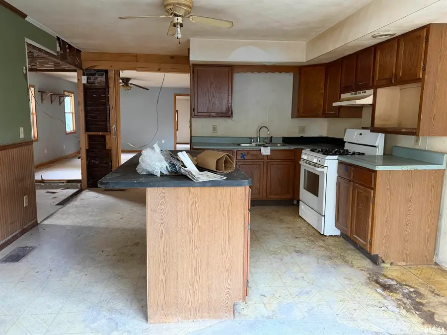 714 W Avenue F Avenue, Lewistown, IL 61542 - #2