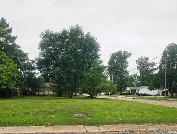 812 N Vicksburg Street, Marion, IL 62959