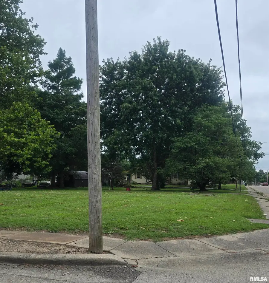812 N Vicksburg Street, Marion, IL 62959 - #2