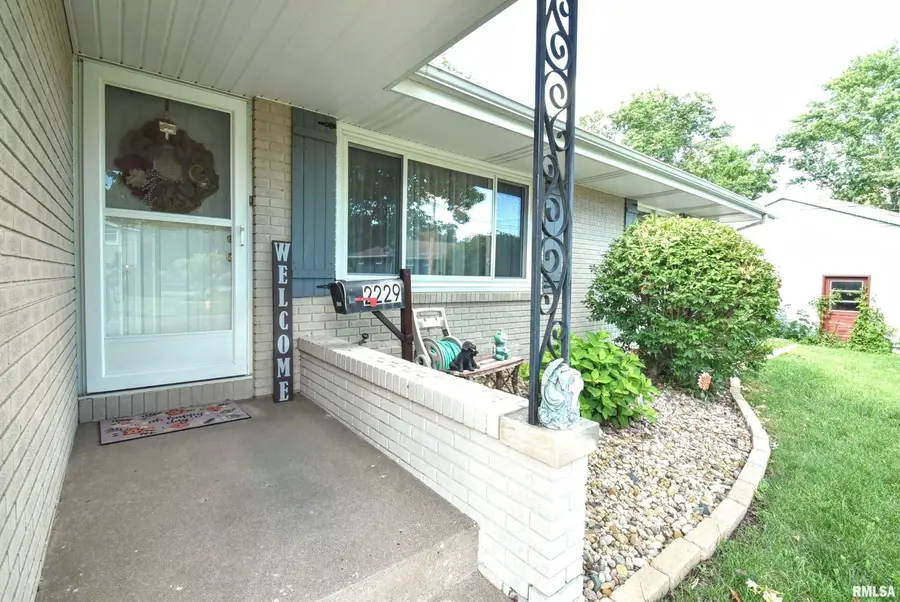 2229 Crestview Drive, Pekin, IL 61554 - #2