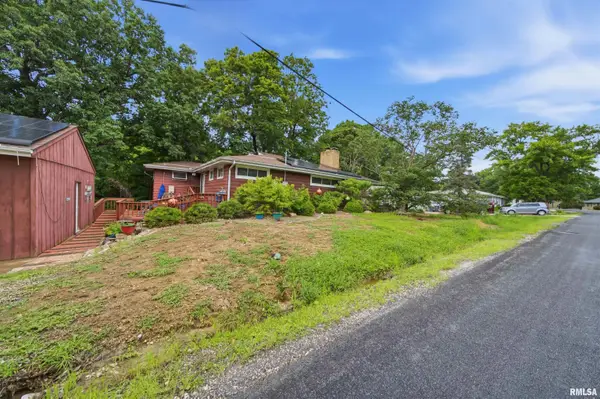 727 Oakwood Road, East Peoria, IL 61611