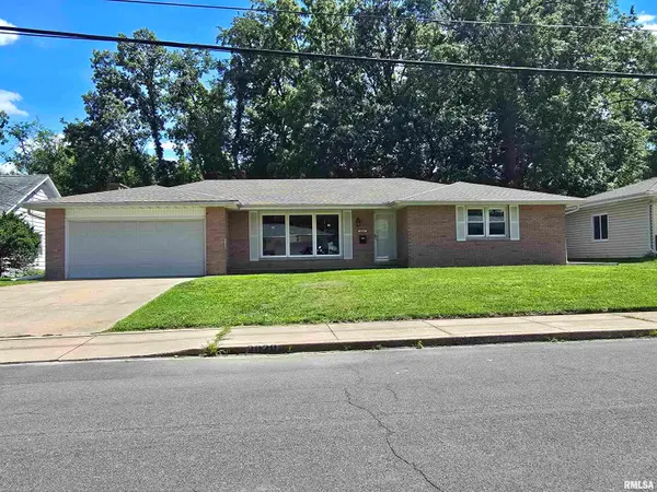 2020 W Newman Parkway, Peoria, IL 61604