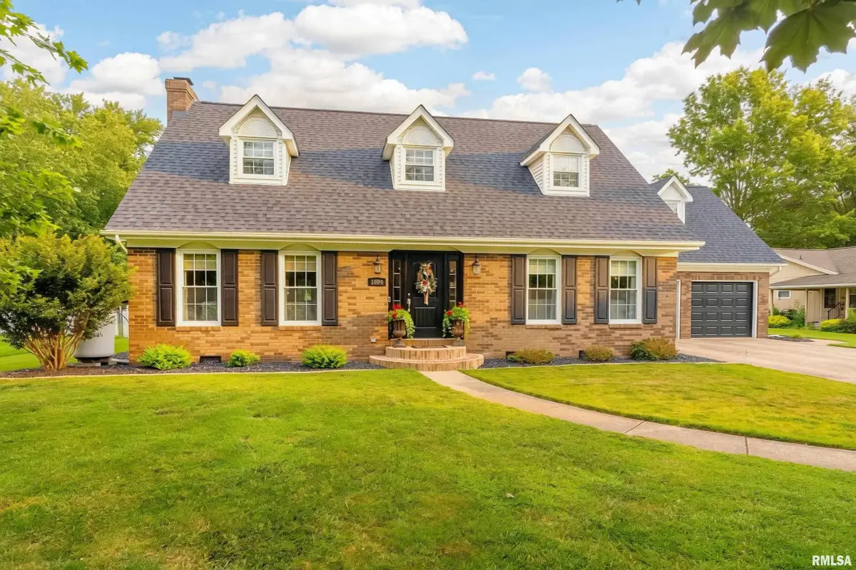 1004 E Gregory Avenue, Marion, IL 62959 - #1