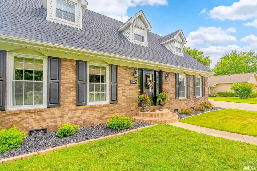 1004 E Gregory Avenue, Marion, IL 62959 - #2