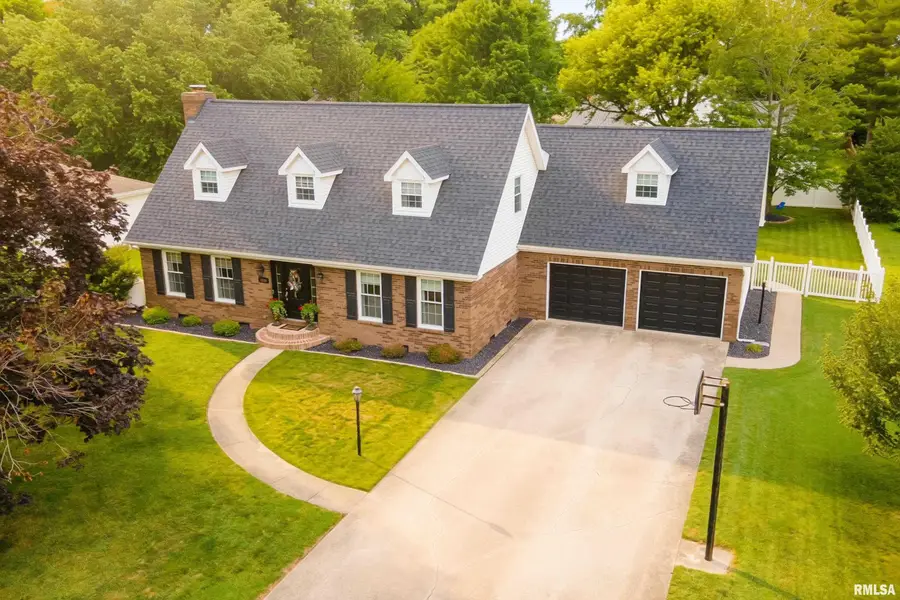 1004 E Gregory Avenue, Marion, IL 62959 - #3