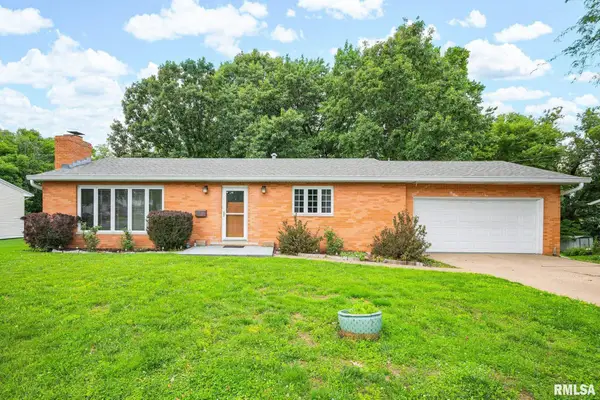 1731 Saint Clair Drive, Pekin, IL 61554