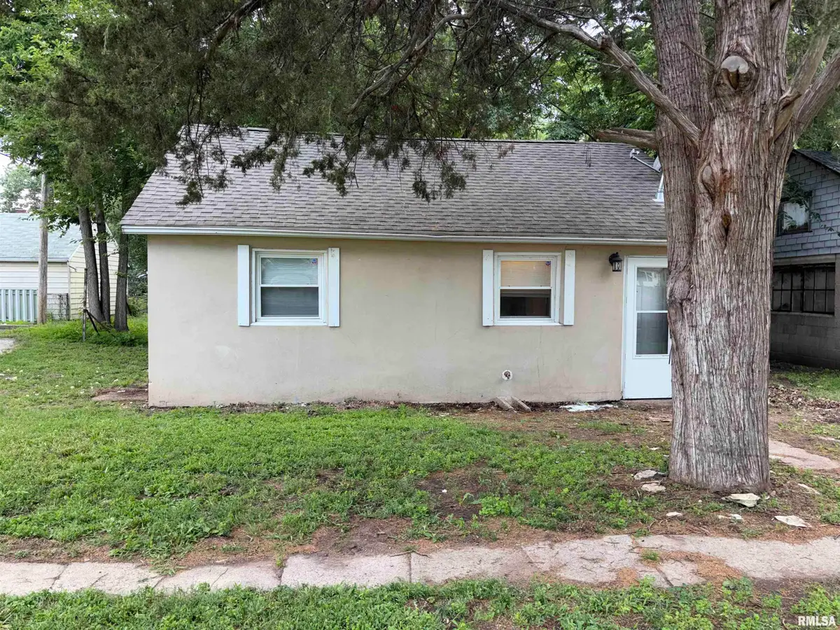 813 N 11th Street, Pekin, IL 61554 - #1
