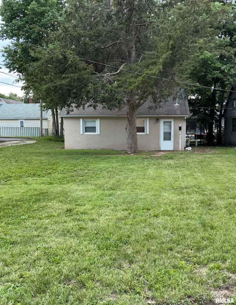 813 N 11th Street, Pekin, IL 61554 - #2