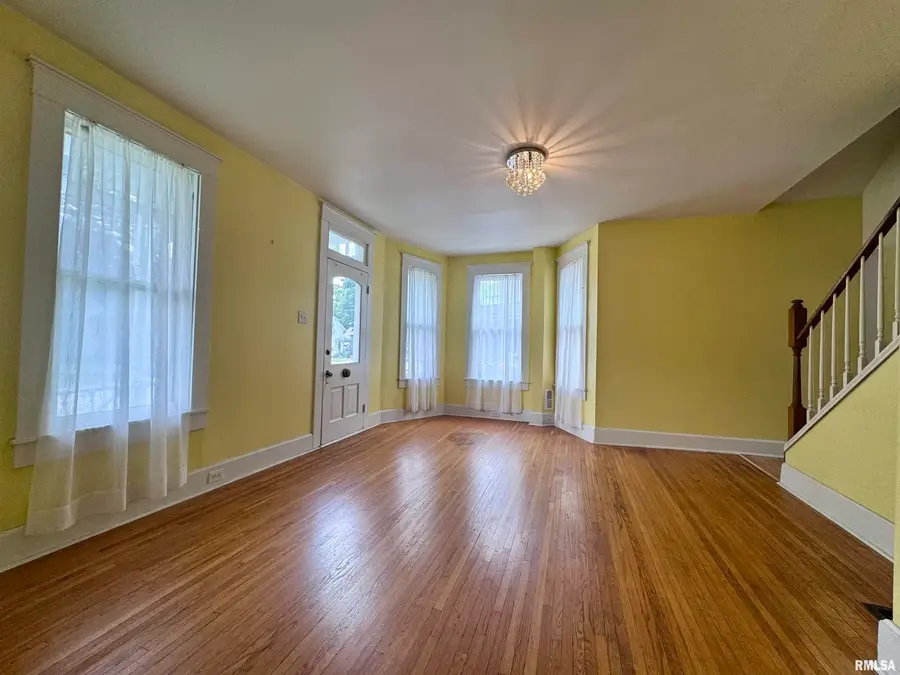 332 S Dudley Street, Macomb, IL 61455 - #3