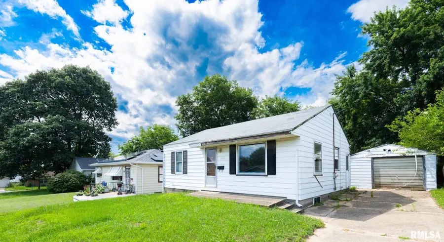 1405 Chestnut Street, Pekin, IL 61554 - #3
