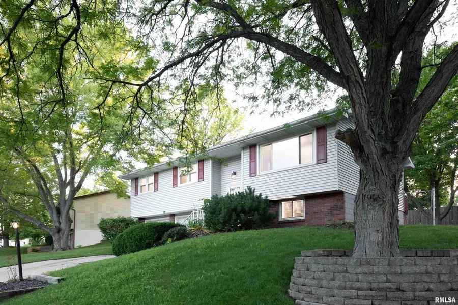 1315 W Queens Court Road, Peoria, IL 61614 - #2
