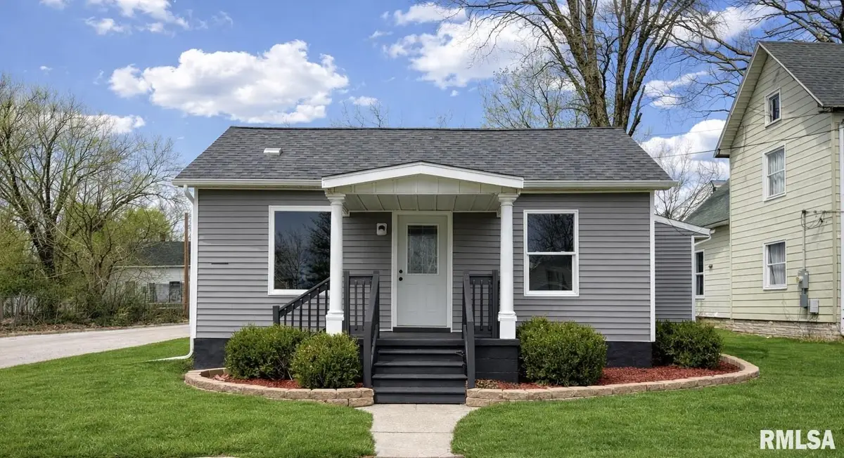 233 W Spruce Street, Canton, IL 61520 - #1