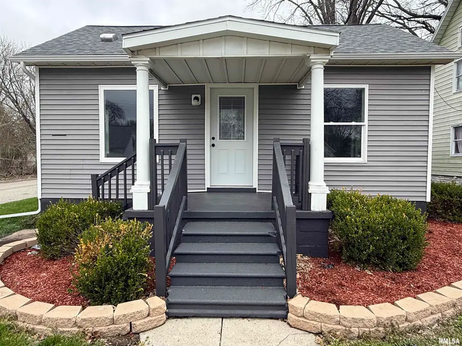 233 W Spruce Street, Canton, IL 61520 - #2