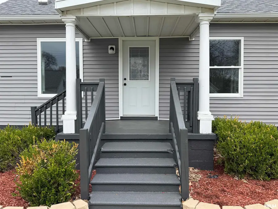 233 W Spruce Street, Canton, IL 61520 - #3