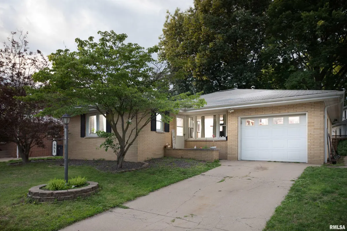 351 Charlotte Street, Pekin, IL 61554 - #1