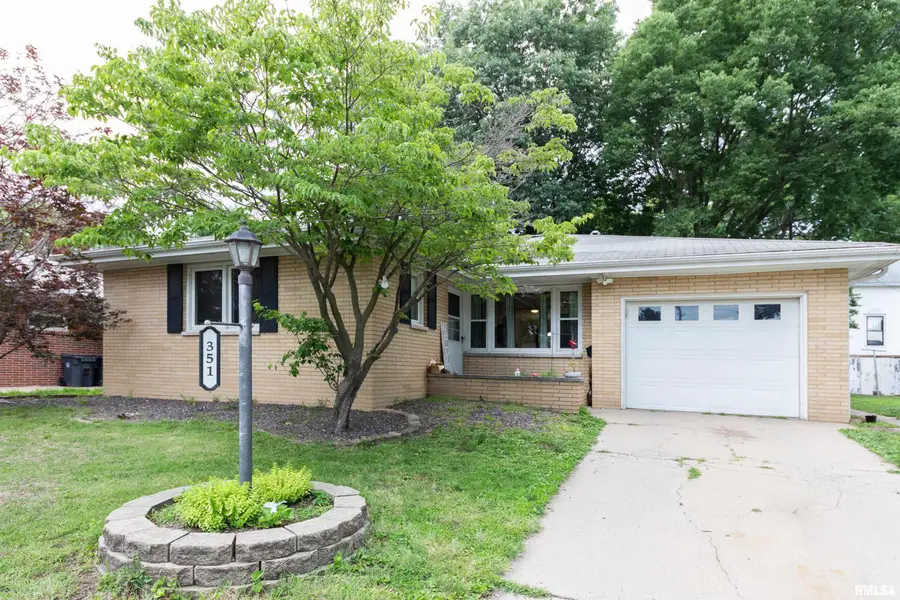 351 Charlotte Street, Pekin, IL 61554 - #2