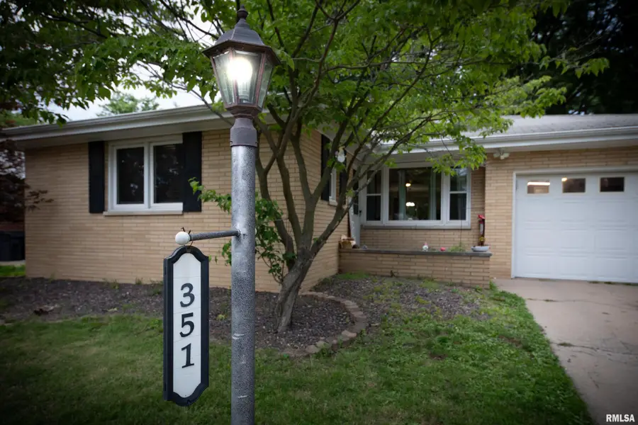 351 Charlotte Street, Pekin, IL 61554 - #3