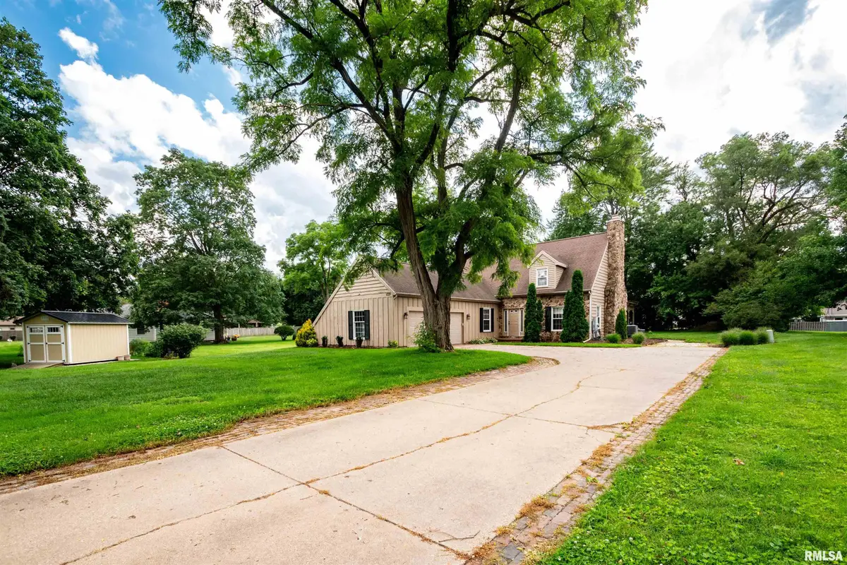 6729 N Mount Hawley Road, Peoria, IL 61614 - #1